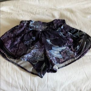 Lulu lemon (hotty hot) RARE floral shorts size 2